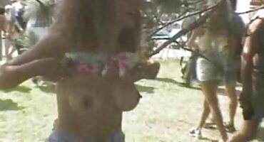 Kako mu ne bi dosadilo, predložio je kucni porno uradci djevojci da sjedne na kurac