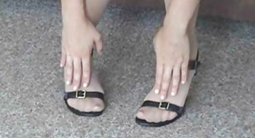 Dvije djevojke jebu na travnjaku u ružičastom seks besplatni filmovi stilu