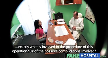 Teen mlada žena igra seksi filmovi 69 sa svojim čarima