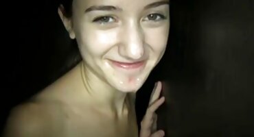 Prsata crnka ispire i domaći sex filmovi masturbira prorez