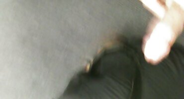 U seks pornić Troje na kameru oslobodio mlade kuje