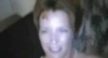 Glatko domaći sex filmovi obrijan momak fucks Slatka Plavuša