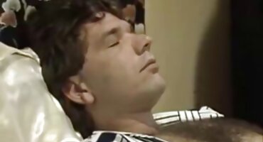 Uživajući u svježem zraku namiguša fucks porno filmovi grupni sex pod suknju u šumi