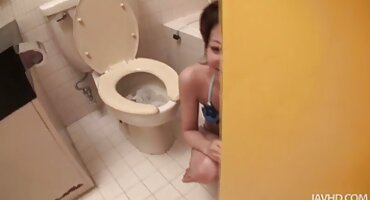 Zločesta žena natopljena grupni seks filmovi uljem i uzeta u anal i vaginu