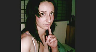 Bujna porno filmovi u troje crnka spretno barata sa vibracijom seks-igračku