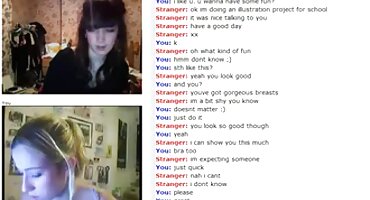 Dvije djevojke s seks porno filmovi dildo jebu na staklenom stolu