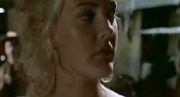 Vruća crnka ima Strapon rupu astronom grupni porno film