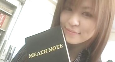 Iskusna drolja profesionalno uči porno filmovi u prirodi seks mladu djevojku