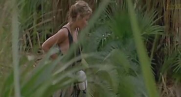 Drkati maca Prekrasna širi njezine besplatni porno seks noge