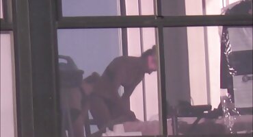 Zreli muškarac ima dva nestašna u dobar porno film isto vrijeme