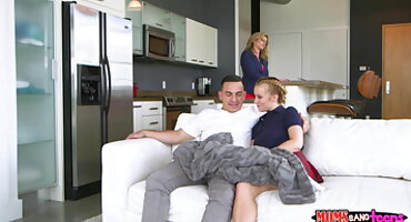 Momak sa zadivljujućim član fucks sestre na red romanticni porno filmovi