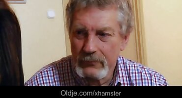 Pripremljen dude vuče na dvije domaci seksi film djevojke