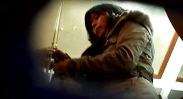 Dvije požudne djevojke porno filmovi sortirani u kategorije željele su osjetiti kurac u sebi