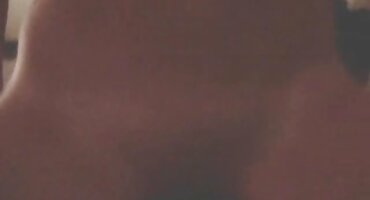 Momak porno filmovi starke nježno pomiluje dlakavu djevojku Deva čarapa