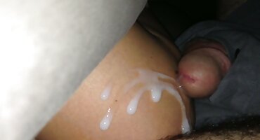 Čovječe uspješno stavio na trbuh i Fucks najbolji sexi filmovi Seksi Djevojku