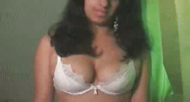 Burna porno filmovi masaza požudan seks djevojke u uredu na stolu