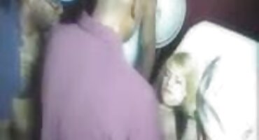 Oslobođena crnka sex uradci pokazuje maca