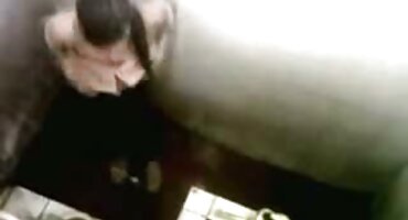 Njeno tijelo miluje gol na planini s prekrasnim porno film grupni pogledom