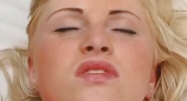 Crnokosi djevojka masturbira joj maca domaci filmovi sex