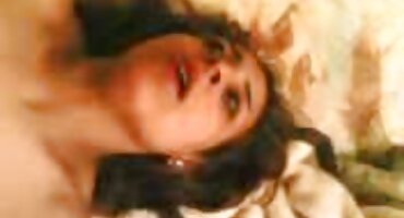 Tijekom spolnog odnosa, porno filmovi lizanje jedna od djevojaka nježno liže magarca i kurac