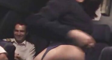 Odmah nakon posla, on seks pornić je došao milovati svoju ljubavnicu