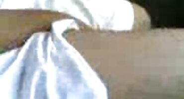 Vitka žena slobodni pornici sjedila je na mužev penis sa svojom vaginom