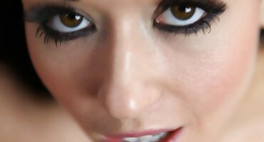 Mlade djevojke miluju bradavice i prepone porno film masaza u krevetu do orgazma