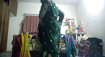 Uzbuđen čovjek jaše romanticni porno filmovi na kurac mršave crne žene