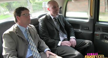 Drolja seks i porno filmovi studentica Fingering maca ispred kamere