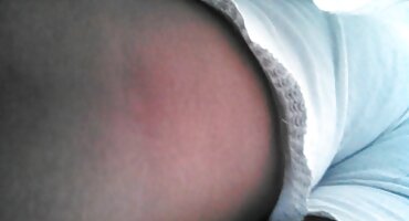 Veliki ogledalo ima Plavuša sjedi s prstima u njoj domaci filmovi sex maca