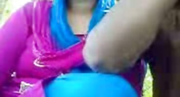 Topla grupni porno filmovi zrela crnka dovodi sebe do orgazma, milovati joj maca