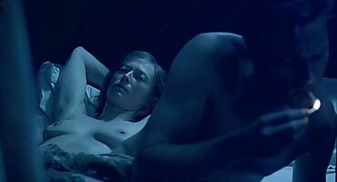 Djevojka strastveni seks porno film grupni s muškarcem