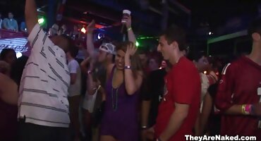 Ružičaste djevojke druženju s pornić seks Strapon