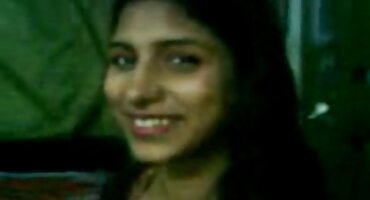 Seks djevojaka u teretani dogodio porno filmovi u troje se vrlo spontano