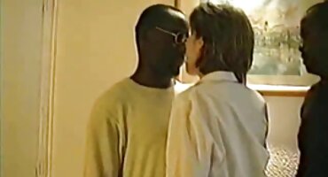 Drolja je završila masturbaciju porno film u prirodi i jebeno s dva dečka