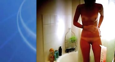 Iskusni muškarac porno filmovi sortirani fucks tri žene