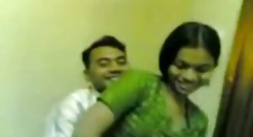 Djevojke se osjećaju savršeno na porno film masaza penisu