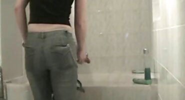 Nakon posla ljubavnik zabija crvenu seksi pornić kuju