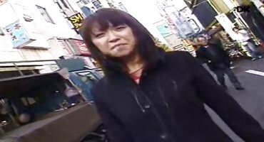 Aktivna djevojka strapon fucks GF porno film masaza