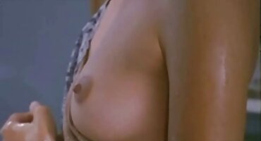 Slatka chicks nježno zavesti jedni druge Obrijane mokro maca besplatni seks film