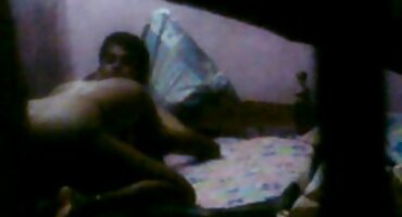 Tamnokosa seljački pornići junica pritišće Sise stoji