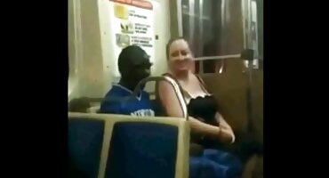 Chicks nježno ass jedni druge na kauču i dovesti romanticni porno filmovi jedni druge do orgazma