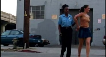 Prekrasna pornić seks djevojka gol za novac i pokazala intimna mjesta