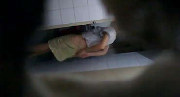 Lijepe djevojke jebu s pornić seks mišićavim muškarcima