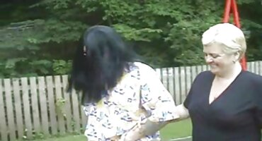 Prijatelji su počeli seksati s dvije piliće u grubom ritmu seks porno filmovi