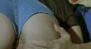 Divan cutie porno film grupni Nora miluje svoju mokru prepone