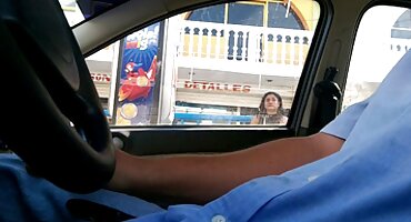 Skromna cutie dopustila sebi besplatni porno seks da se ševe