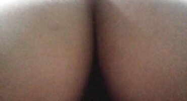 Lijepa djevojka jebanje vrući pornići u stražnjem dijelu sa šefom sigurnosti