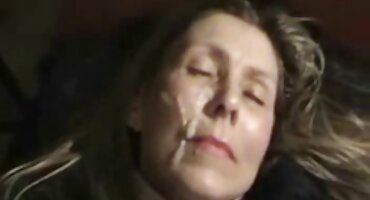 Iskusni domaćice prakticiraju tvrdi vaginalni filmovi seks fisting