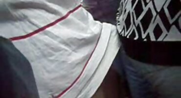 Prsata pucketanje Fingering pornić seks na bazenu